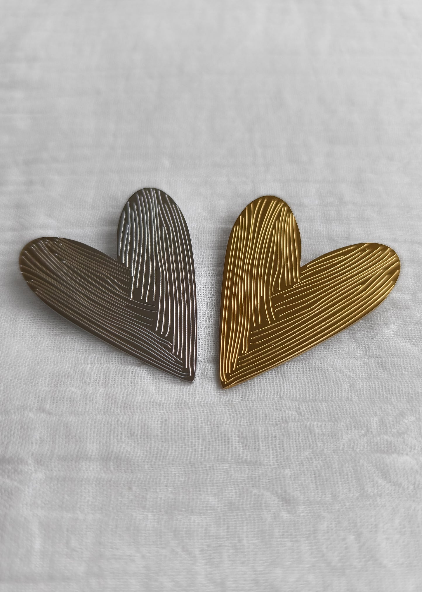 Broche Lova doré