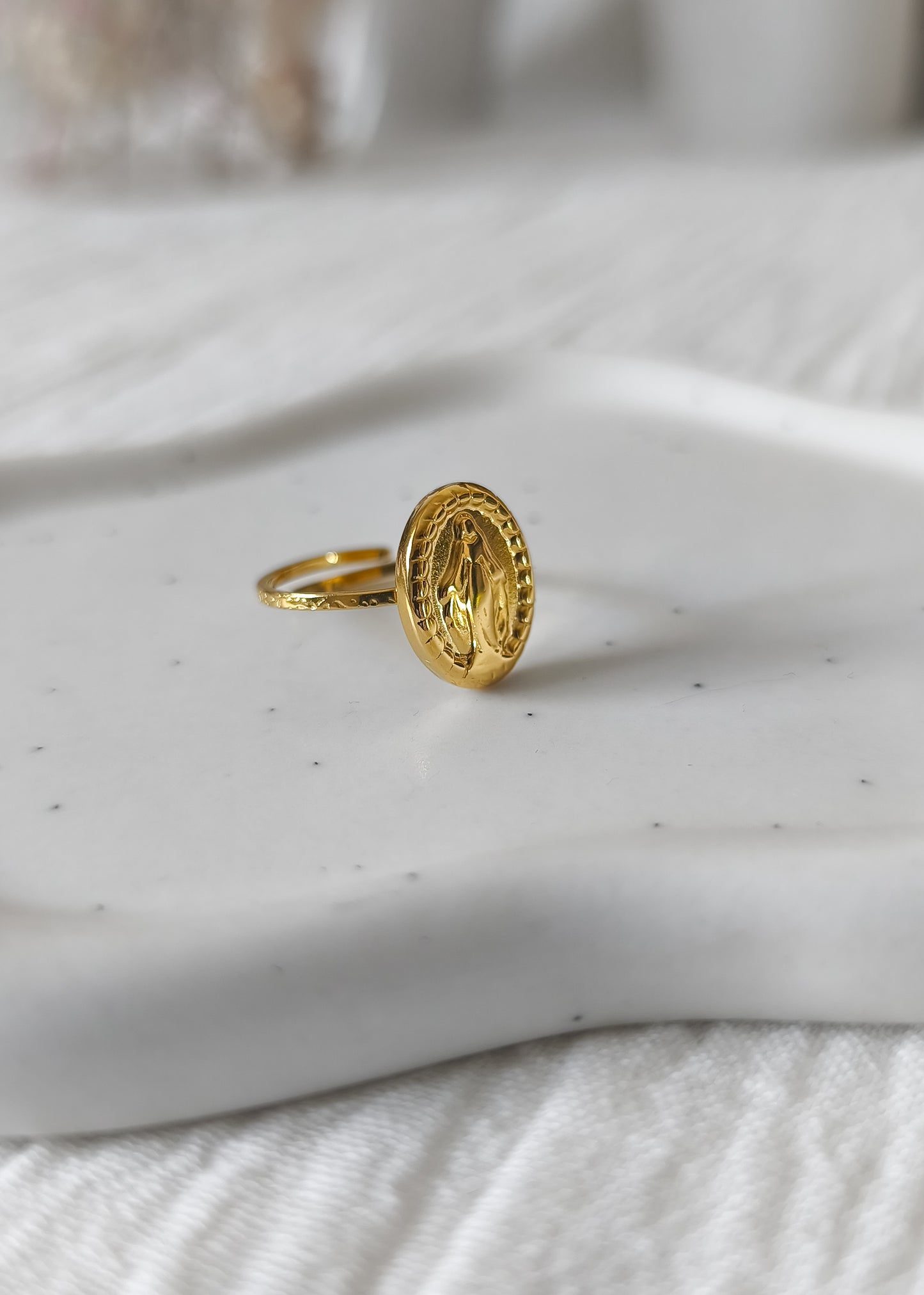 Bague anneau martelé et médaillon Madone en acier inoxydable