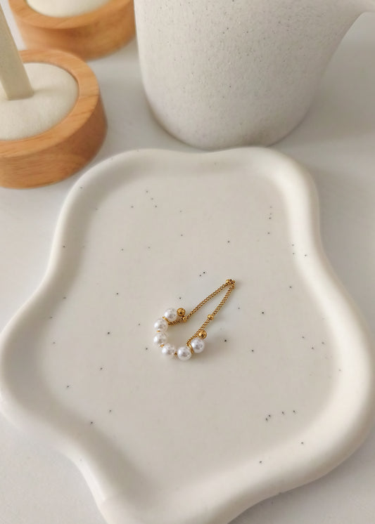 Ear cuff bijoux d'oreilles avec chaînette doré et perles blanches