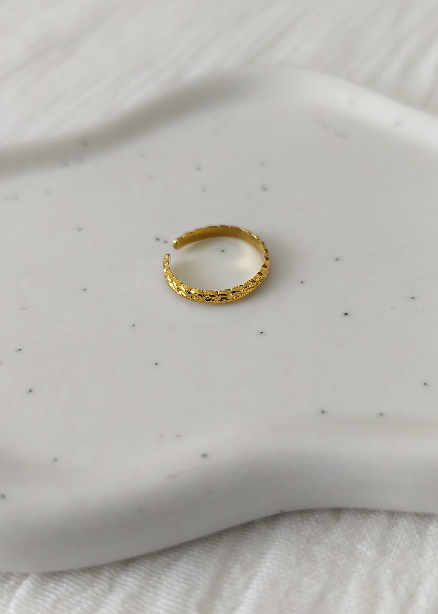 Bague fine doré taille xs anneau strié acier inoxydable