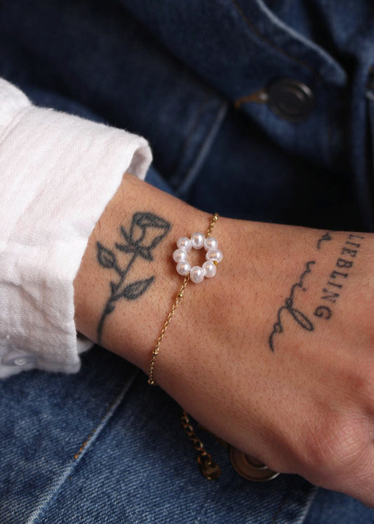 Bracelet chaîne fine doré en acier inoxydable avec perles blanches